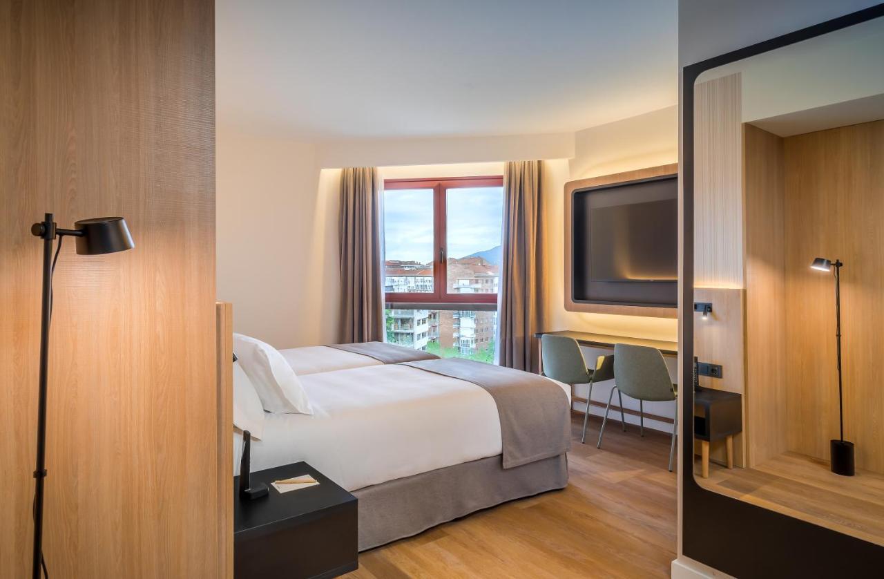 Occidental Pamplona Hotell Exteriör bild