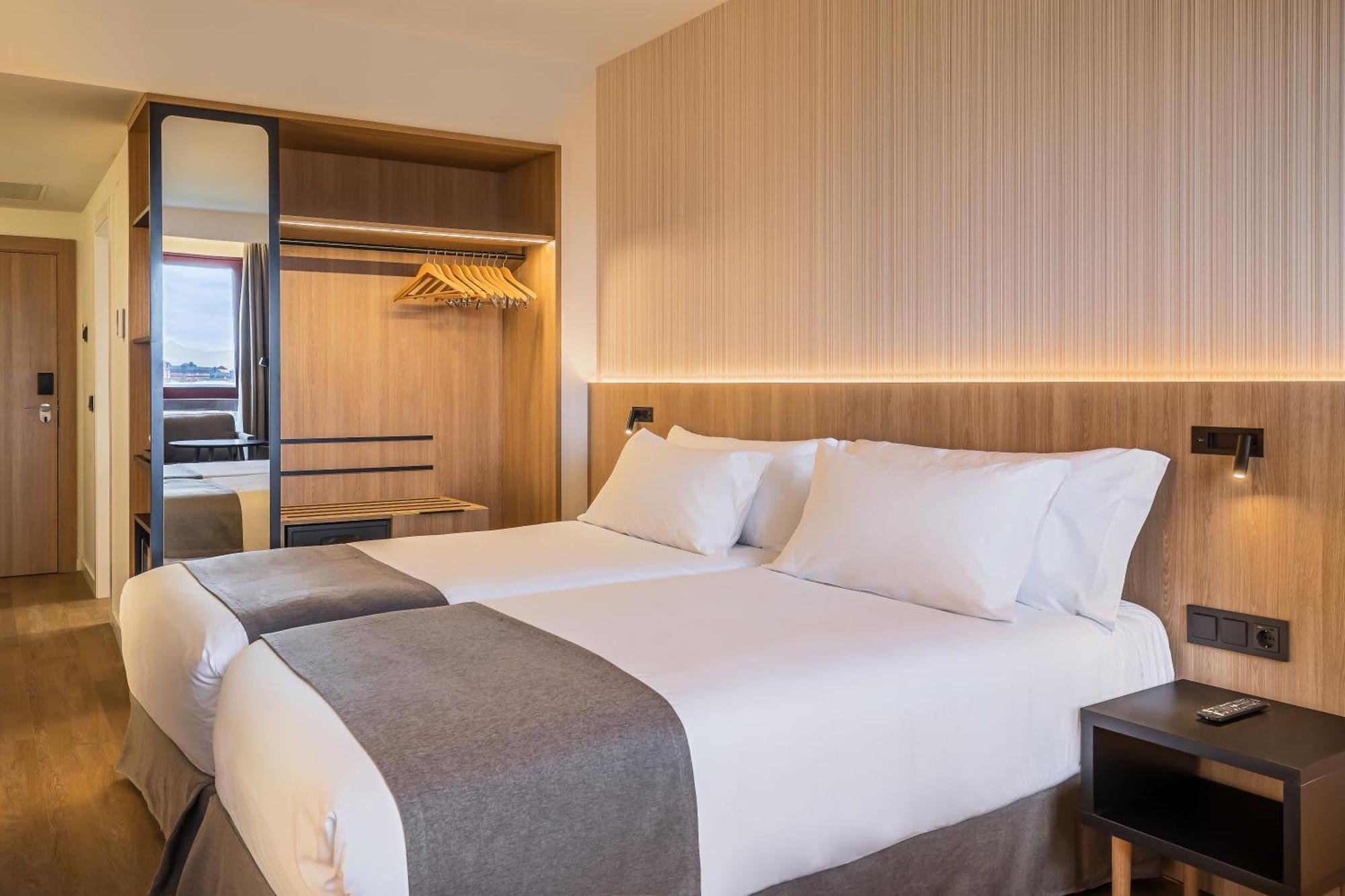 Occidental Pamplona Hotell Exteriör bild