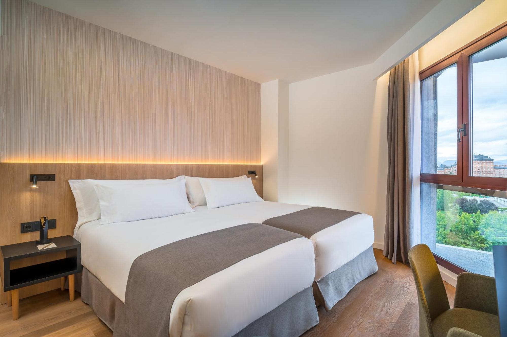 Occidental Pamplona Hotell Exteriör bild