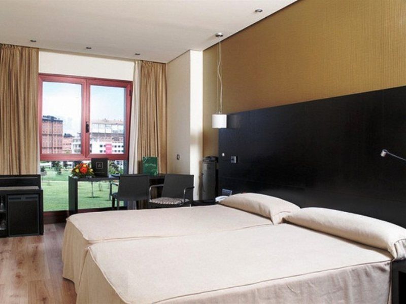 Occidental Pamplona Hotell Exteriör bild