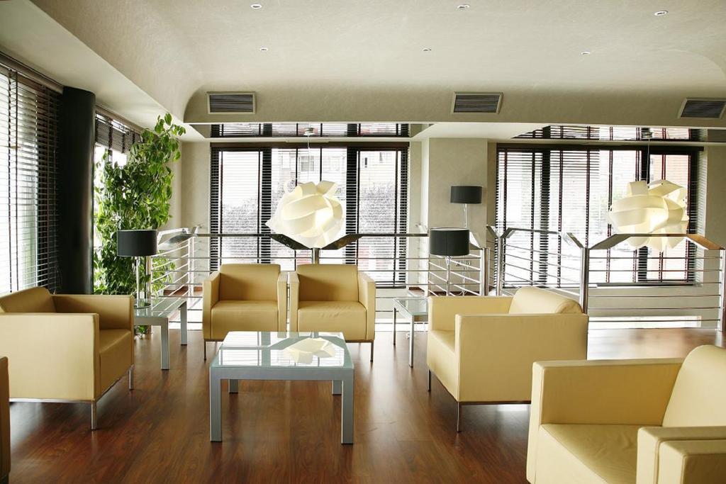 Occidental Pamplona Hotell Exteriör bild