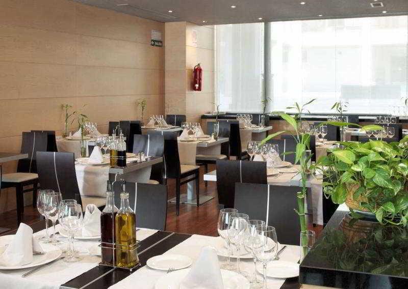 Occidental Pamplona Hotell Exteriör bild