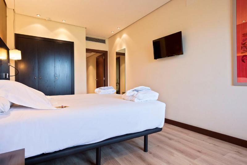 Occidental Pamplona Hotell Exteriör bild